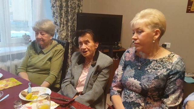 Бабушке 90 лет , читает стихи смотреть онлайн