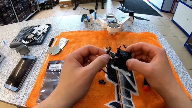 Замена шлейфа управления двигателями Hubsan Zino (zino000-80) смотреть онлайн