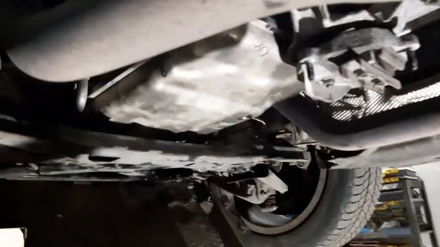 Замена масла в Акпп, торсене, переднем и заднем дифф AUDI A8L 4D\4H 4.2FSI 2010-12. Коробка ZF 8HP4 смотреть онлайн