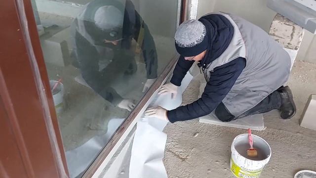 Нанесение жидких системных монтажных материалов в окнах и порталах на объекте смотреть онлайн