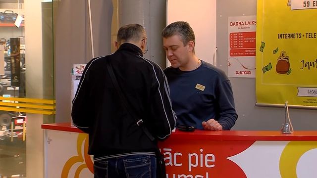 DAUTKOM поможет сениорам разобраться в их телефонах и компьютерах смотреть онлайн