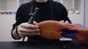 Как правильно приклеить подошву кроссовка. Ремонт обуви!