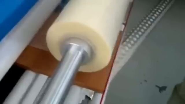 Станок-полуавтомат для нанесения защитной плёнки. смотреть онлайн