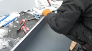 Фальцевая кровля. Обход и отделка дымохода.