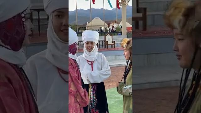 Казахская национальная одежда девушек#qazaq #казашка #девушки #одежда #традиции смотреть онлайн