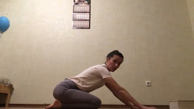 Вторая. Адхо Мукха Шванасана. Собака мордой вниз. смотреть онлайн