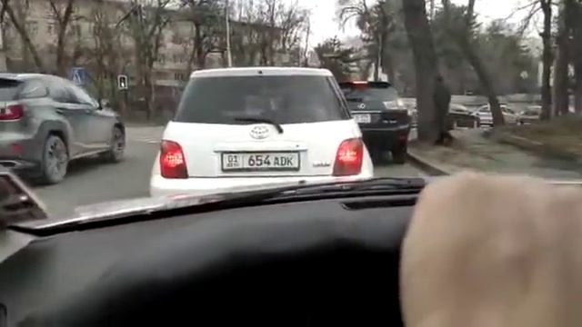 Встреча авто на перекрестке смотреть онлайн