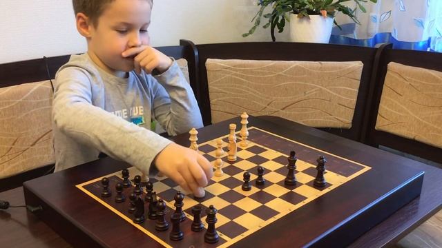 Игра с форой на волшебной доске Square Off Level 20 смотреть онлайн