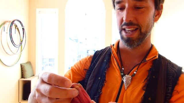 Beginner Poi Lesson: how to hold your poi смотреть онлайн