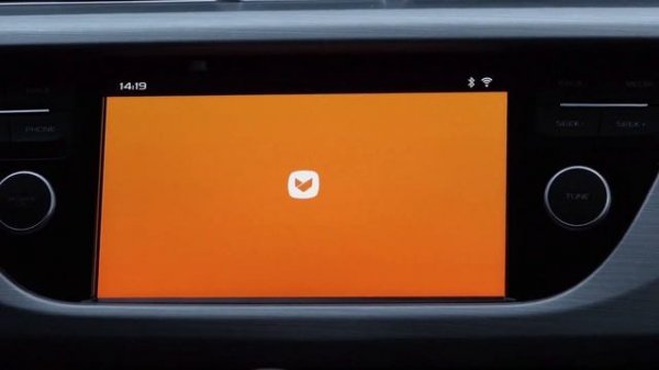 Установил прошивку GKUI от Geely Mod Customs. До устанавливаем соц. сети, игры, приложения