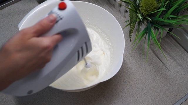 Клубнично-сливочный торт - нежный мусс на брауни ? смотреть онлайн