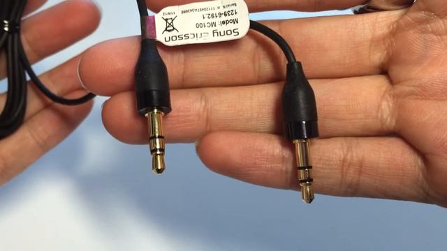 What Original Genuine Sony Ericsson MC 100 MC100 Audio Aux Car Cable 3.5mm jack MP3 looks like? смотреть онлайн
