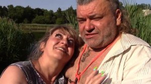 САНБОЙ ЛАПАЕТ БАБУ ПРИ МУЖЕ