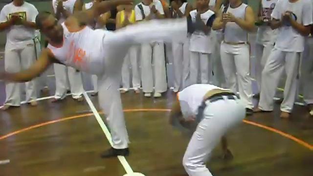 Pézao Troca de corda [ CAPOEIRA} смотреть онлайн