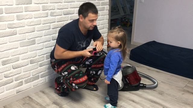 Папа заплетает свою дочку правильный папочка и прически - папа супер герой смотреть онлайн