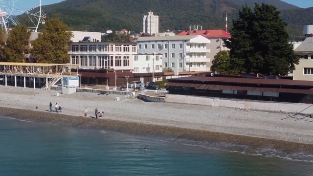 А сколько людей на пляже в конце октября! Летим от "Багратиона" на "Калипсо"?ЛАЗАРЕВСКОЕ СЕГОДНЯ? смотреть онлайн