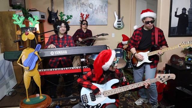 RUN RUDOLPH RUN - Amazing Family COVER! Christmas 2022 ?⛄️@FamilyONtv смотреть онлайн