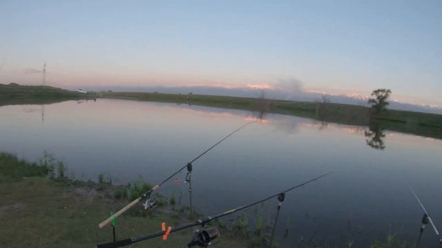 РЫБАЛКА БЛИЗ АЛМАТЫ/ ТРУДОВАЯ РЫБАЛКА на белого АМУРА/ озеро у БЕКША смотреть онлайн