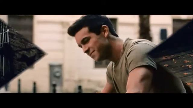 Марио Касас...