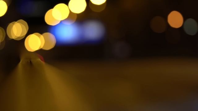 Шеф, подозревая официантку в краже, приказал ей при всех раздеться… От увиденного ресторан вздрогну