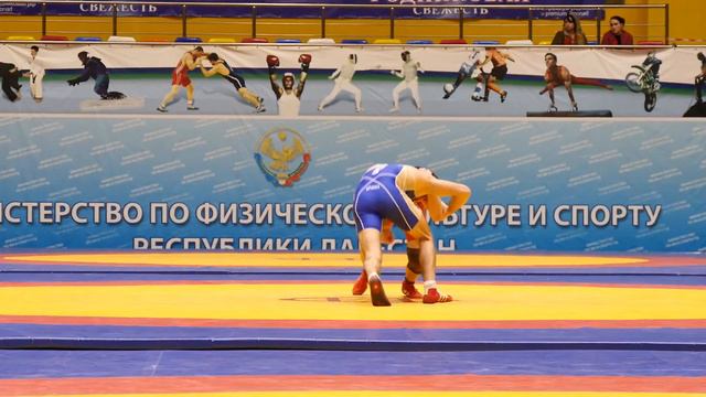 Определены победители 1-го дня чемпионата Дагестана по вольной борьбе на призы Загалава Абдулбекова смотреть онлайн