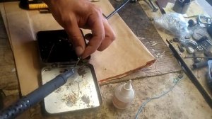 Паяем наконечник троса.