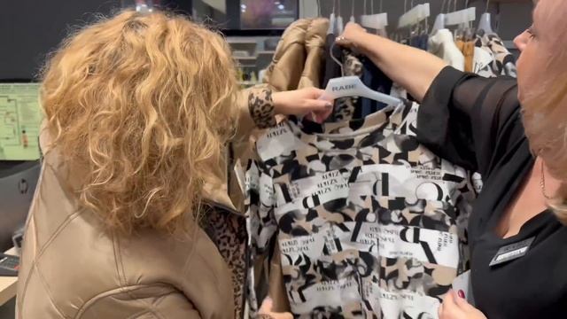 Пуховики Пальто Шапки Шарфы Примерки Утепляемся стильно Зимние образы Что модно Тренды зимы Rabe смотреть онлайн