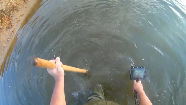 УРА Я НАШЁЛ ЗОЛОТО МЕТАЛЛОИСКАТЕЛЕМ. ПОИСК ЗОЛОТА С МЕТАЛЛОИСКАТЕЛЕМ. ПОИСК ЗОЛОТА НА ПЛЯЖЕ. смотреть онлайн