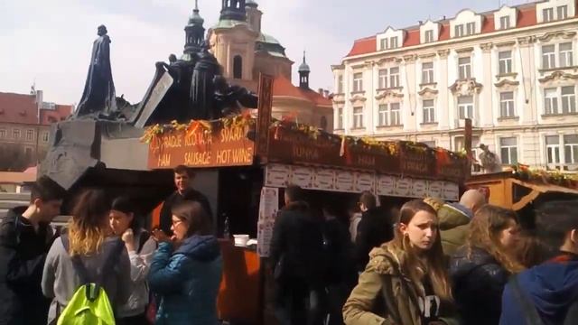 Прага. Чехия. Центр. Уличные артисты. смотреть онлайн