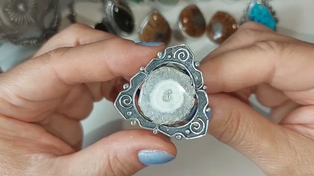 24. Серебряные украшения с пренитом, кварцем, яшмой и другими минералами??? смотреть онлайн