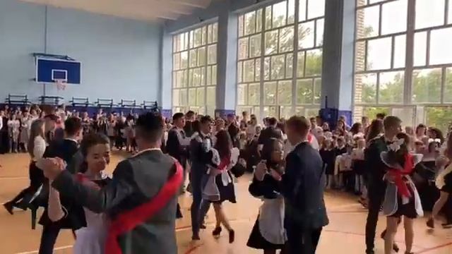Последний звонок. Вальс выпускников 11-х классов МБОУ СШ №25 смотреть онлайн
