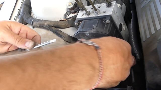 BMW E65 E66 ABS MODULE REMOVAL REPLACEMENT | TRACTION CONTROL MODULE смотреть онлайн