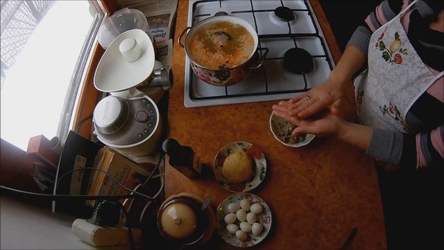 Суп с перепелиными яйцами и фрикадельками