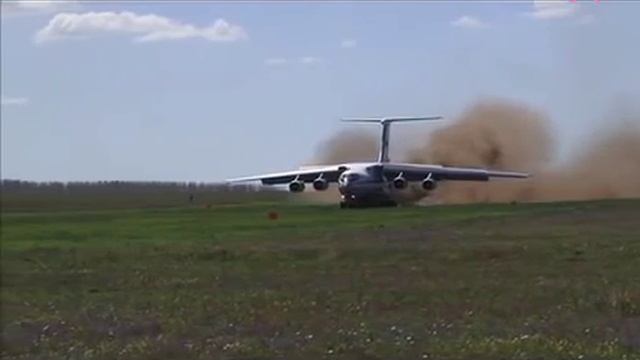 Кадры посадки Ил-76 на грунт смотреть онлайн