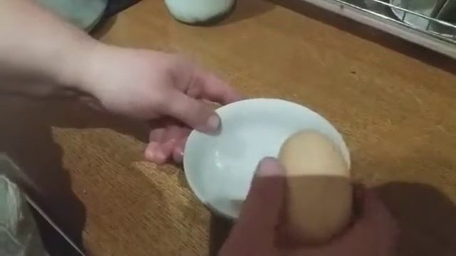 Сколько в яйце желтков. смотреть онлайн