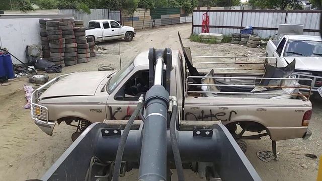 Ford Courier and Rangers get Crushed...Shout-Out смотреть онлайн