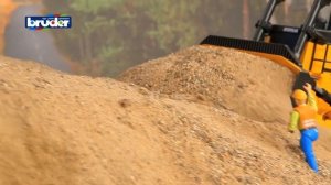 Бульдозер гусеничный CAT пластиковые гусеницы Bruder 02-452 02452