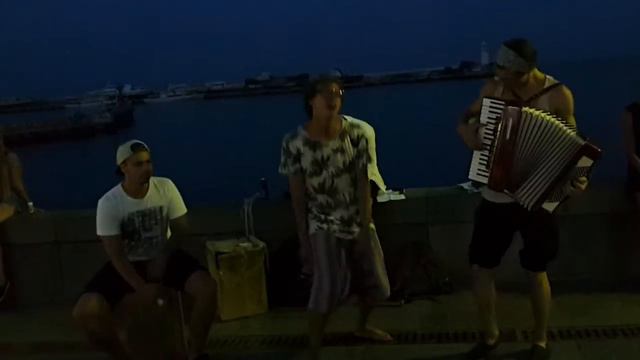 Зажигательные песни +специально для Украины набережная кобзар с бандурой в Крыму! 4.08.2016 г смотреть онлайн