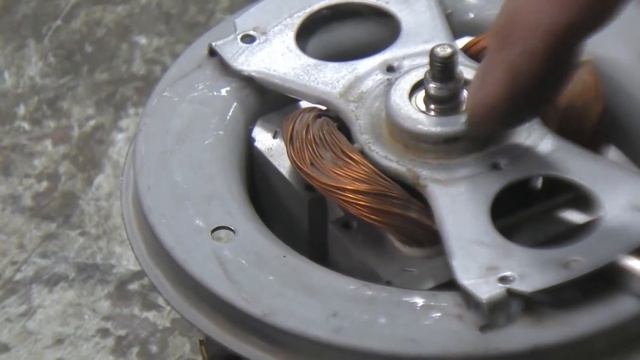 Замена ВКЛЕЕННЫХ подшипников, ремонт мотора пылесоса. смотреть онлайн