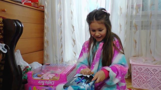 ПОДАРКИ для ЯНЫ в День Святого Николая что Яна и Мама нашли под подушкой смотреть онлайн