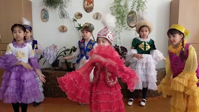 кыргызкий танец Молмолум 2 б класс 29.04.2022 смотреть онлайн
