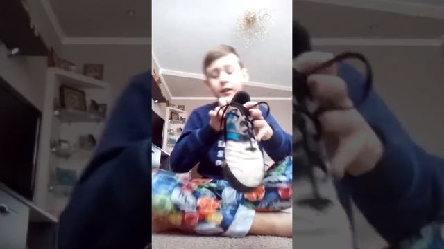 Миша рассказывает про сваи бутсы ADIDAS смотреть онлайн