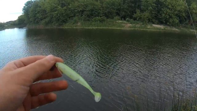 С Днём Рыбака! Рыбалка в ручье и на реке со спиннингом на джиг и кренк смотреть онлайн