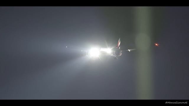Emirates Boeing 777-300ER night landing a Rome FCO Airport • Sony a7s смотреть онлайн