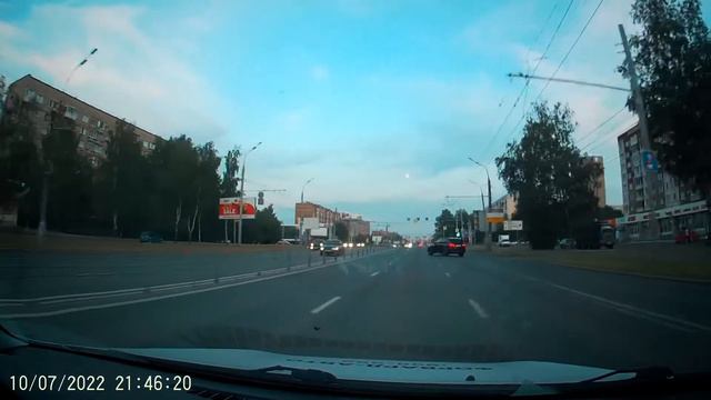 Я же выезжаю, ты что, не видишь? Места мало на дороге? -- водитель BMW смотреть онлайн