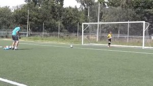 Обучение вратарей отбору мяча в ногах у нападающего