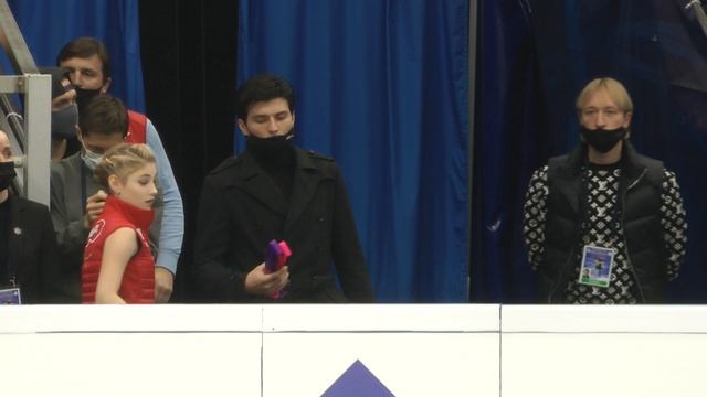 Алена Косторная перед выходом на лёд КП. Гран-при кубок Ростелеком, Москва 20.11.2020 смотреть онлайн