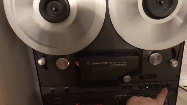 Электроника 004С 1981 вроде года 0010 партии. Задняя крышка, отверстия начтройки. смотреть онлайн