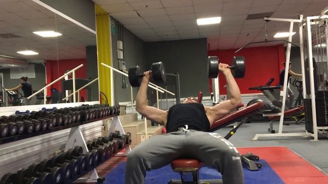 Жим гантелей по 40кг в наклоне смотреть онлайн