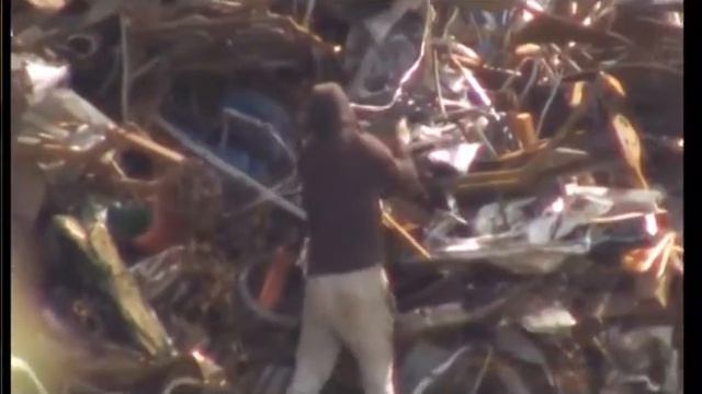 Двое мужчин 27-ми и 32-х лет «взяли на абордаж» баржу. смотреть онлайн